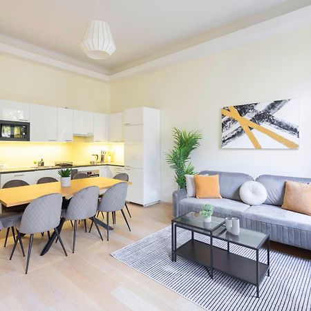 Exclusive & Spacious Central Residence W/ 4Bedrm 2Bathrm Budapest Exteriör bild