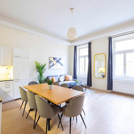 Exclusive & Spacious Central Residence W/ 4Bedrm 2Bathrm Budapest Exteriör bild