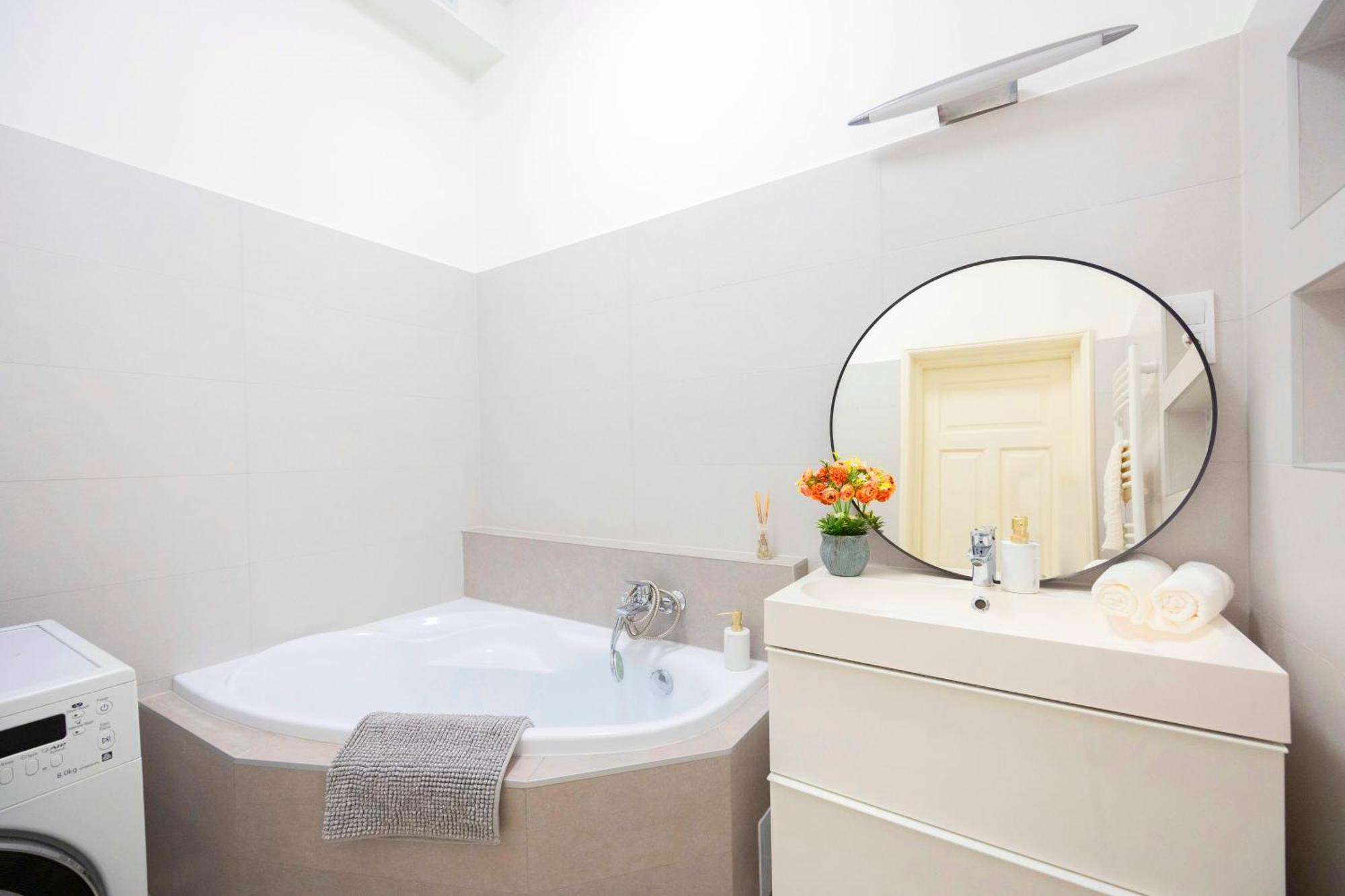 Exclusive & Spacious Central Residence W/ 4Bedrm 2Bathrm Budapest Exteriör bild