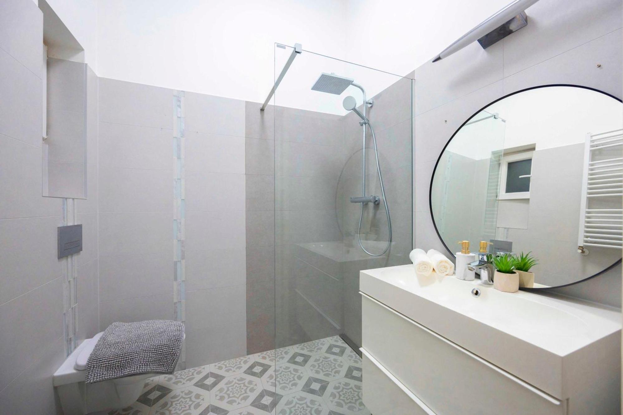 Exclusive & Spacious Central Residence W/ 4Bedrm 2Bathrm Budapest Exteriör bild
